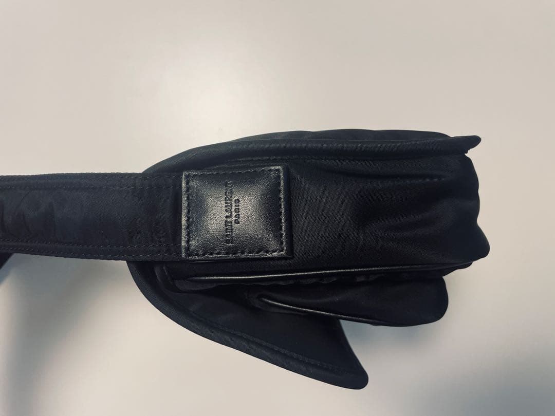 【超美品】SAINT LAURENT サンローラン　ニキスモールメッセンジャー