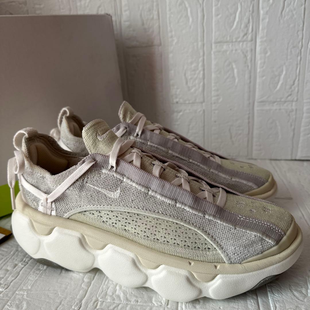 未使用ナイキ フライニット ブルーム ウィメンズシューズ26㎝