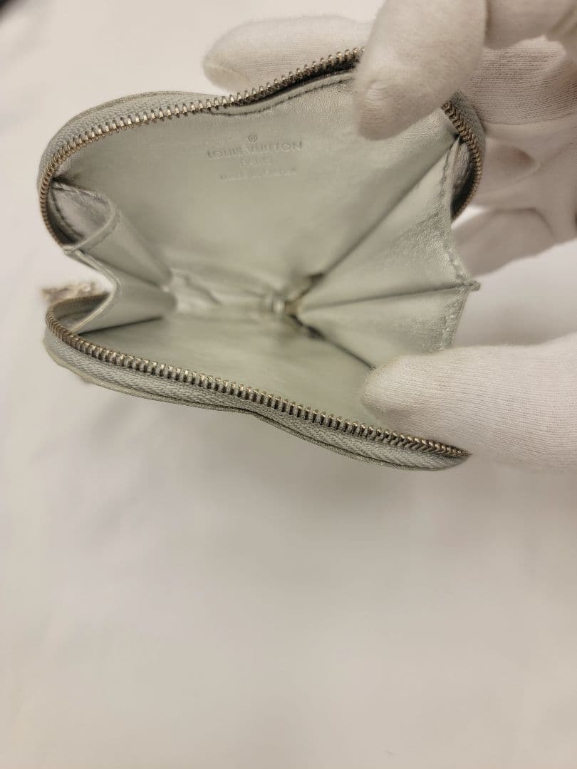 ルイヴィトン　ハート型シルバー　ケース