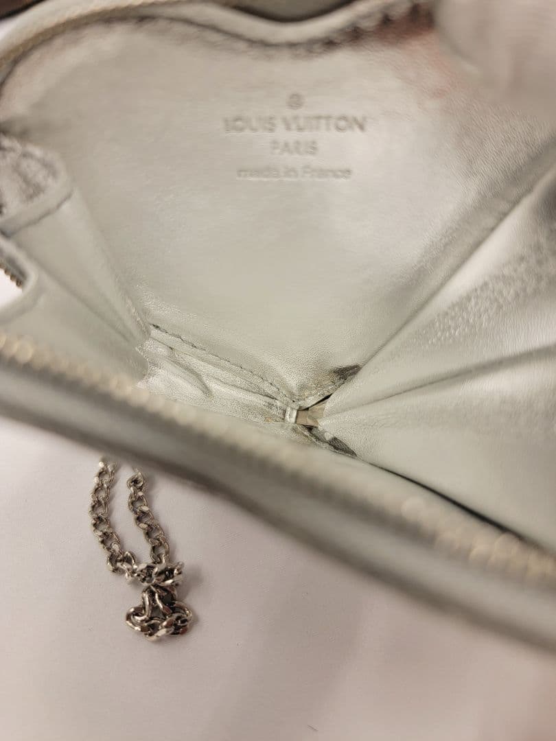 ルイヴィトン　ハート型シルバー　ケース