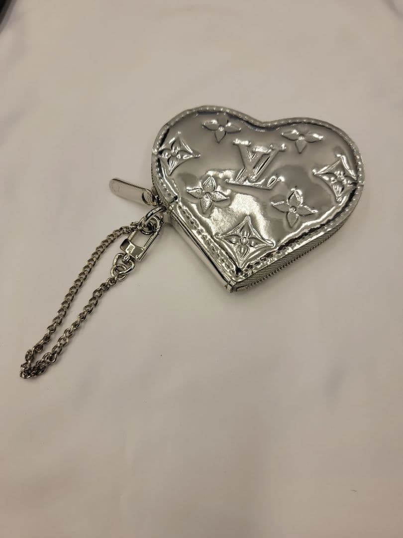ルイヴィトン　ハート型シルバー　ケース