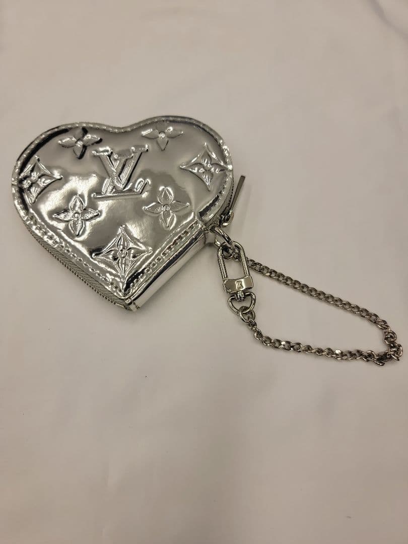 ルイヴィトン　ハート型シルバー　ケース