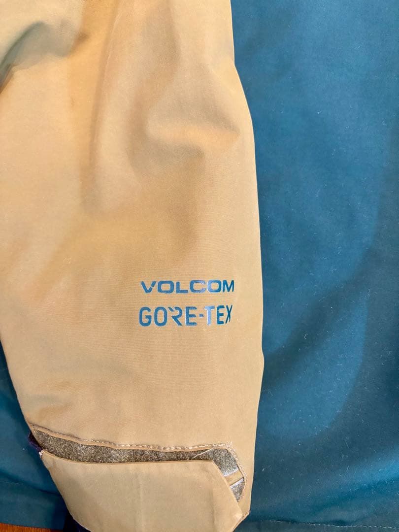 【GORE-TEX】VOLCOM スノーボードウェア Mサイズ　上下セット