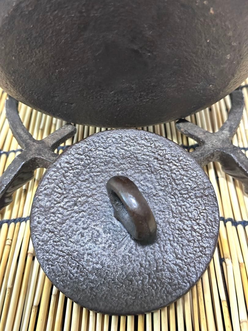 未使用、保管品　岩手県奥州 佐秋鋳造所 佐藤守巨造 真作保証　南部鉄瓶 南部鉄器