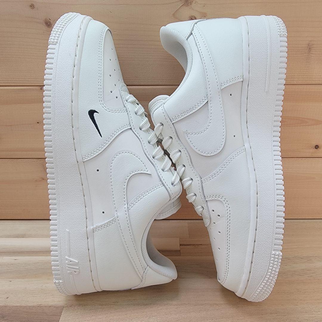 ナイキ ウィメンズ エアフォース1 ’07 エッセンシャル 24.5cm