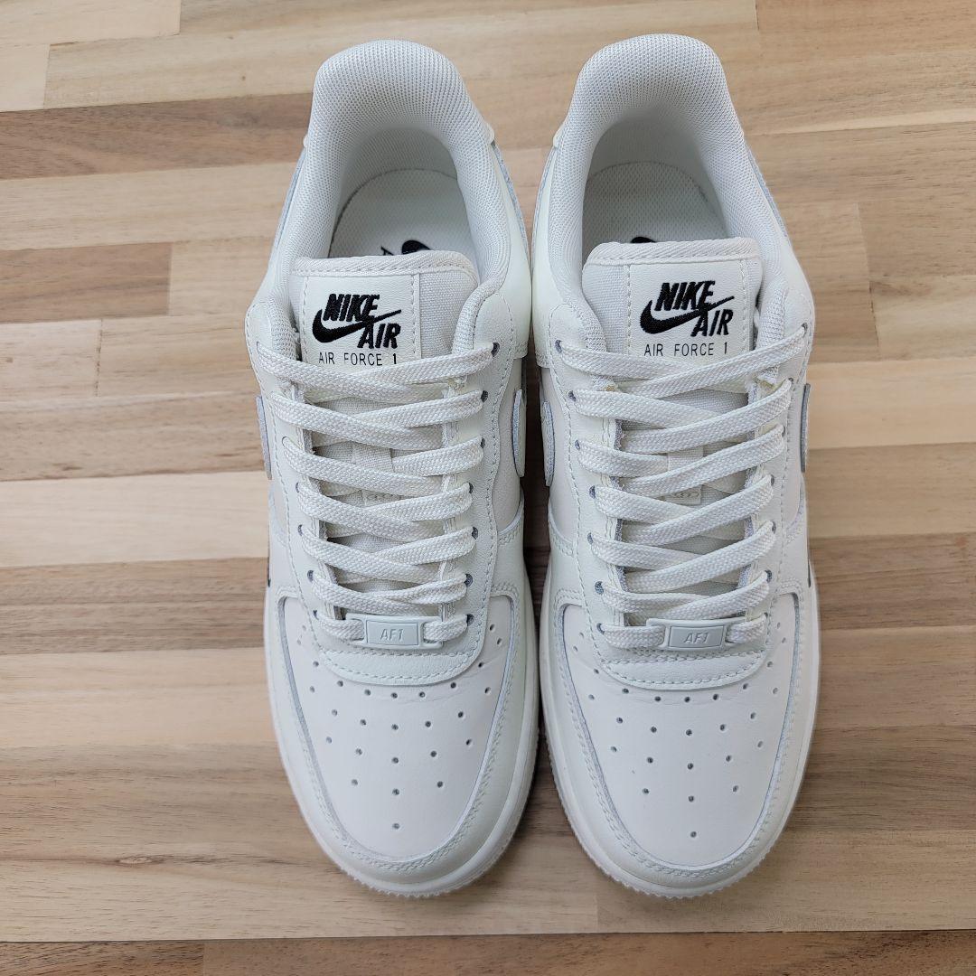 ナイキ ウィメンズ エアフォース1 ’07 エッセンシャル 24.5cm