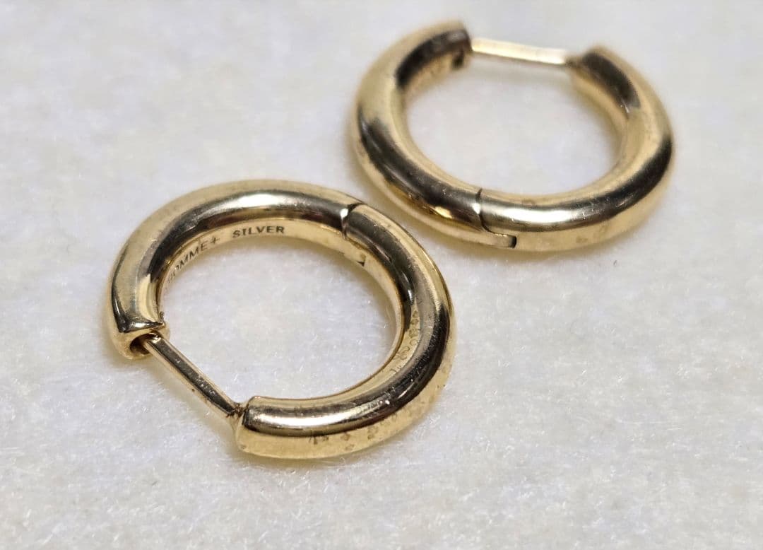 4℃　プラチナチェーンリング、フープピアス(色はゴールド、素材はシルバー)