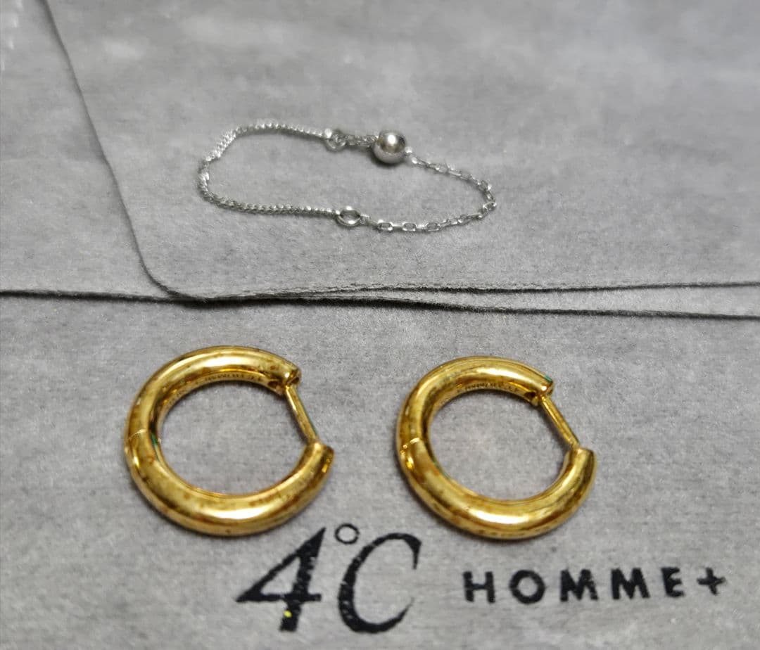 4℃　プラチナチェーンリング、フープピアス(色はゴールド、素材はシルバー)