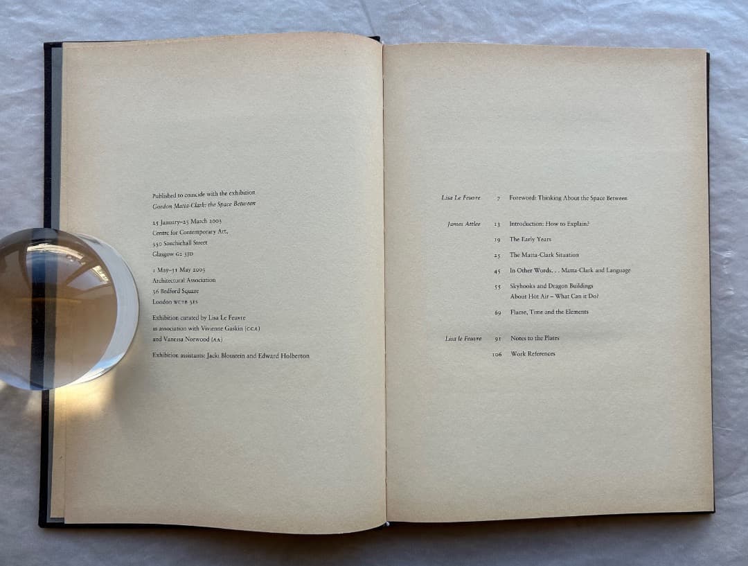 洋書）Gordon Matta-Clark: The Space Between