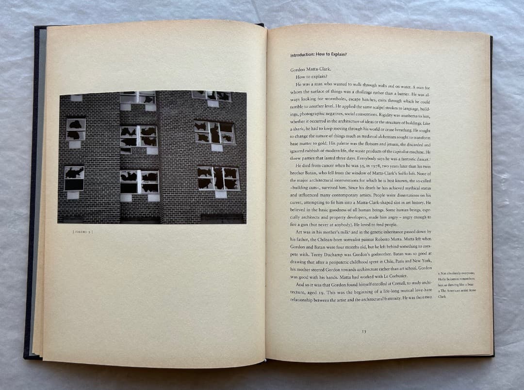 洋書）Gordon Matta-Clark: The Space Between