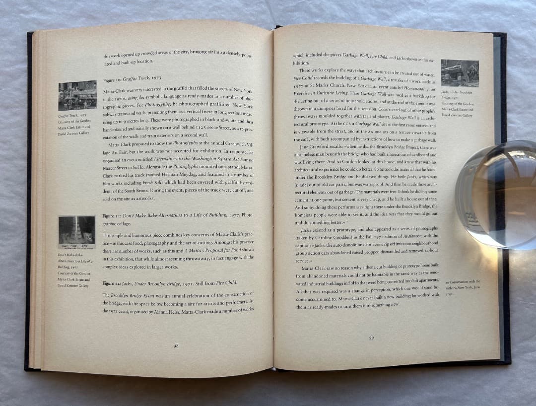 洋書）Gordon Matta-Clark: The Space Between