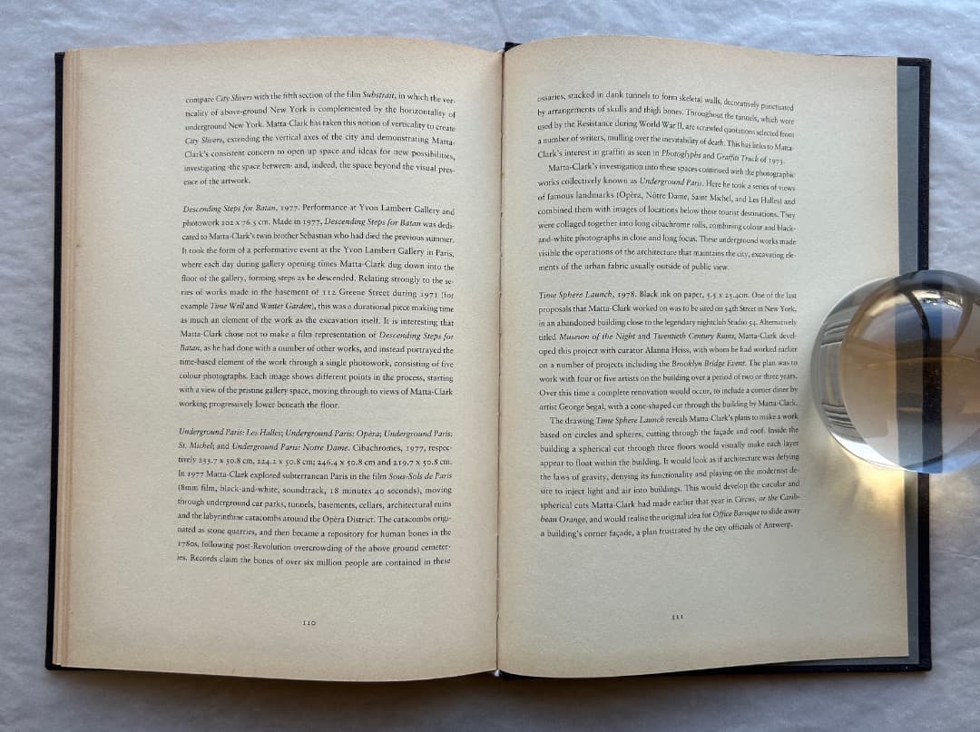 洋書）Gordon Matta-Clark: The Space Between