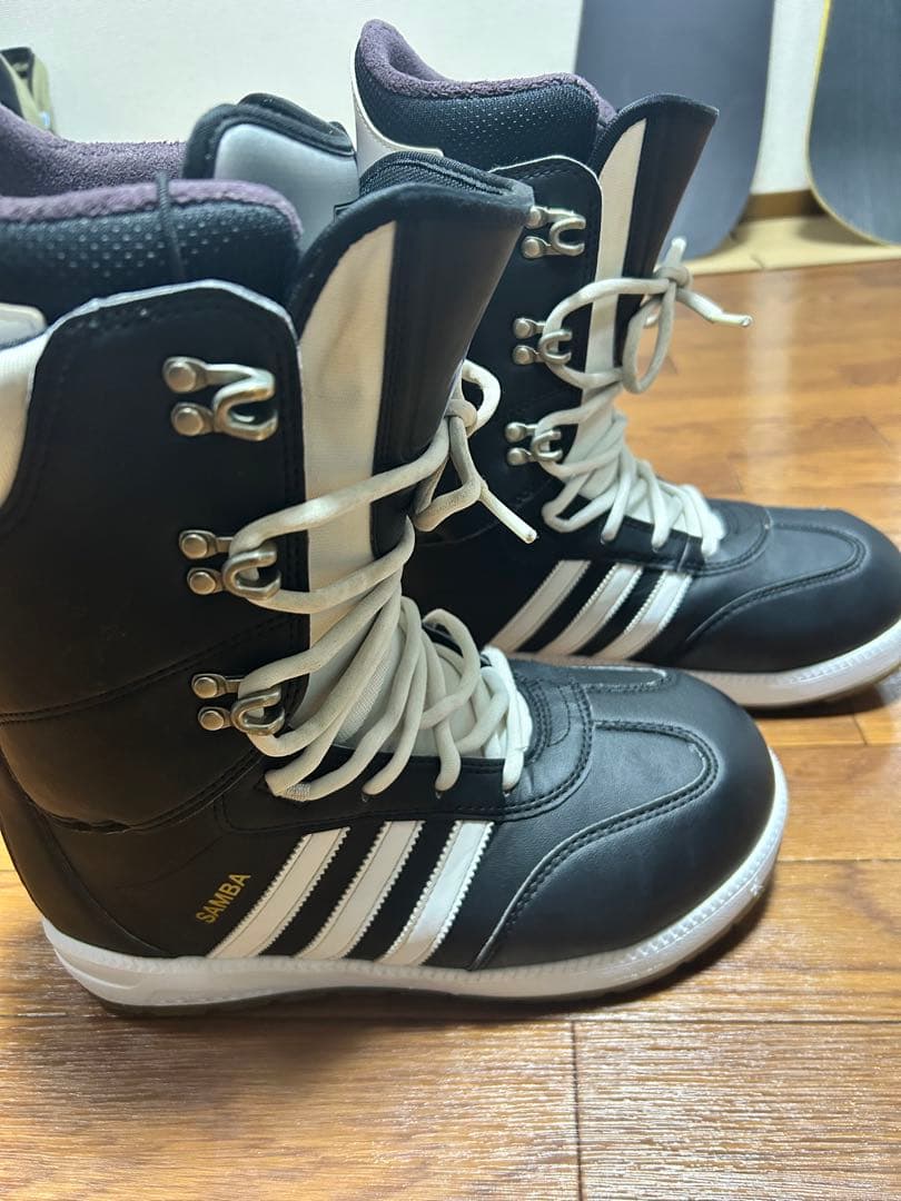 adidas SAMBAスノーボードブーツ 黒白
