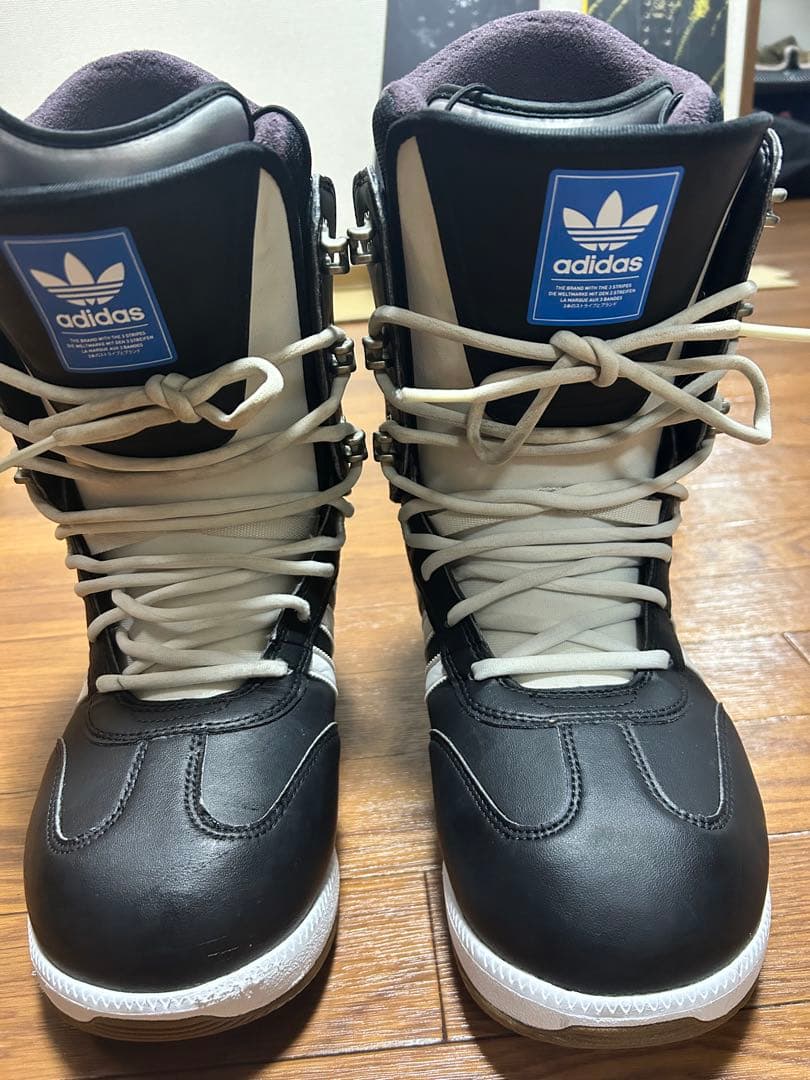 adidas SAMBAスノーボードブーツ 黒白