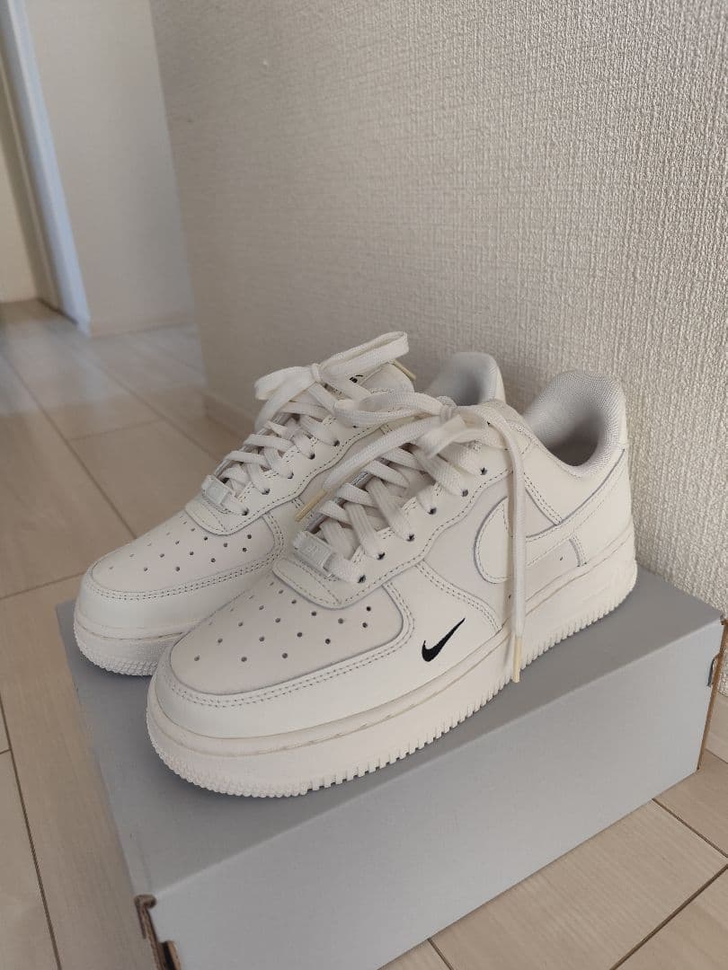 靴 24.5cm Nike W AIR FORCE 1