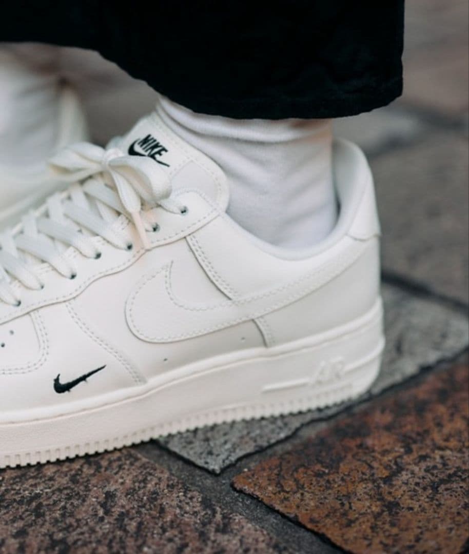 靴 24.5cm Nike W AIR FORCE 1