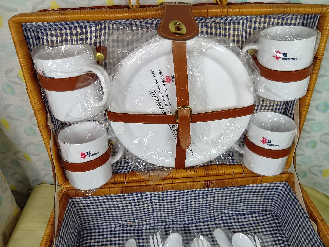 レアです。近鉄バッファローズ優勝記念ピクニックセット籐製 収納かご 取っ手付き