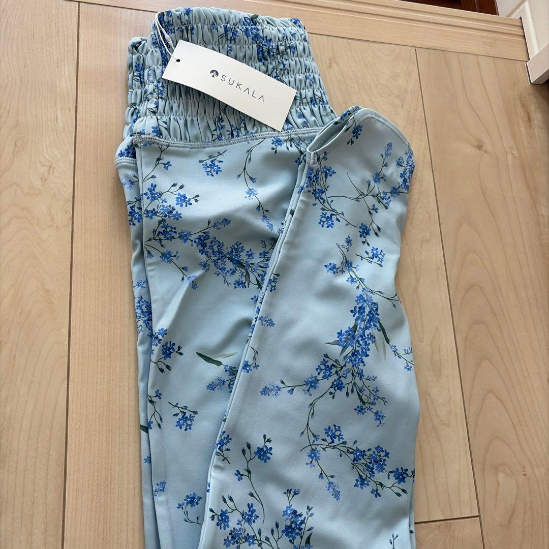 新品　スカーラ　スプリングフラワーシャーリングレギンス　忘れな草　M