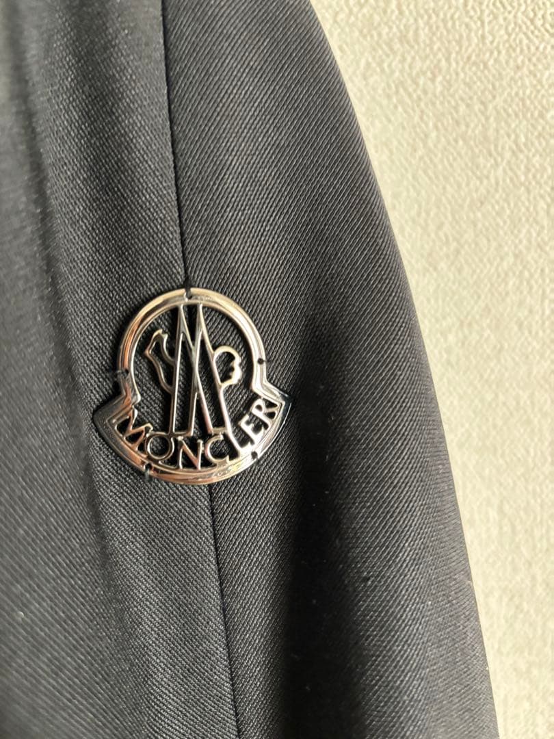 MONCLER ファー付きブラックアウター