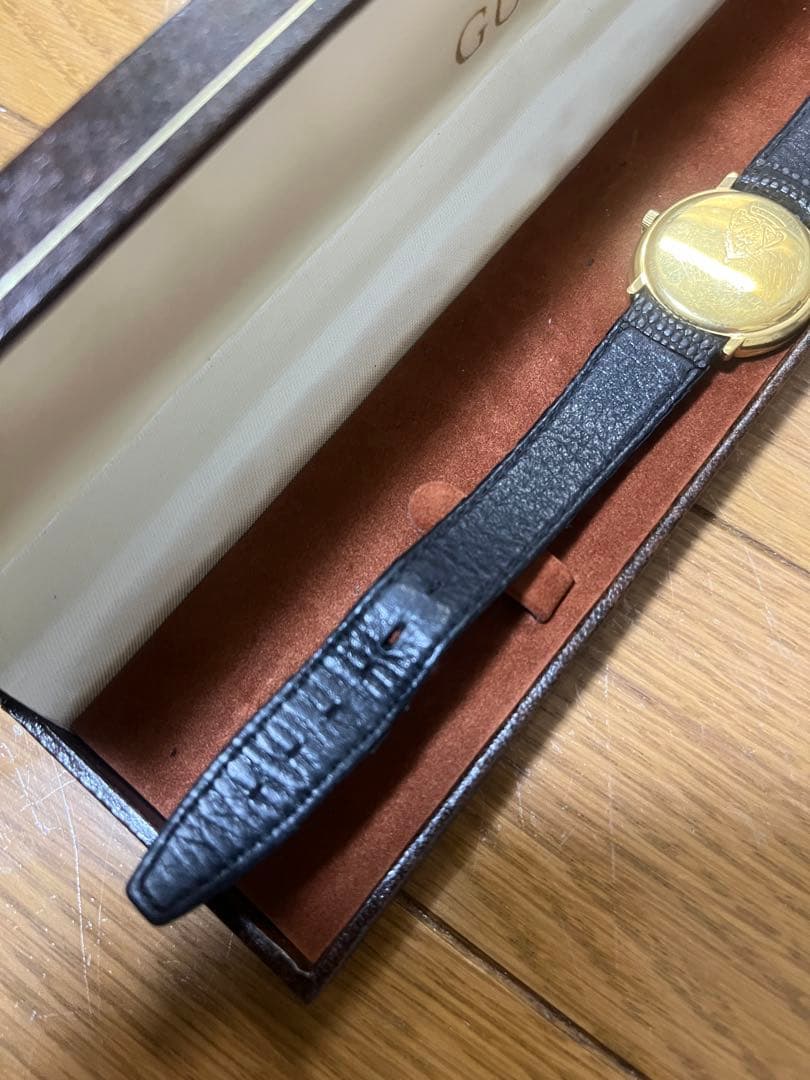 GUCCI ブラックレザー アナログ腕時計