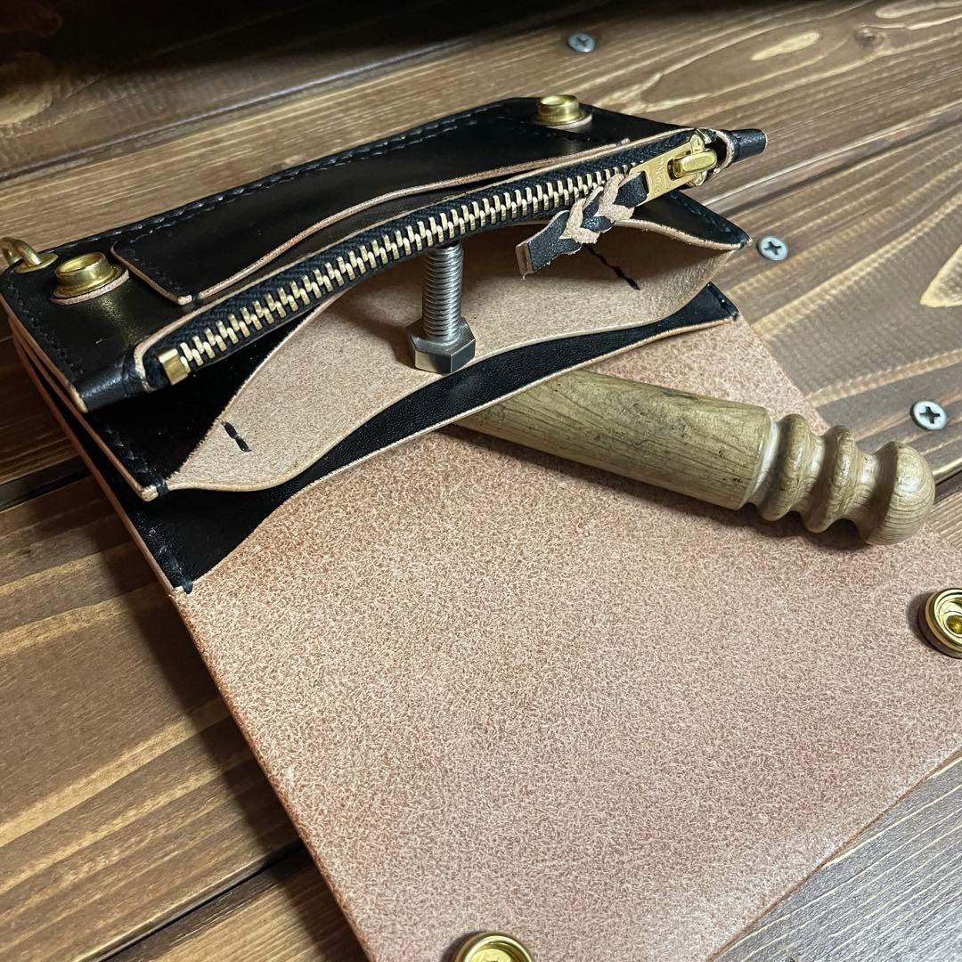 ミドルトラッカーウォレット　栃木レザー　ヌメ革　丘染めブラック