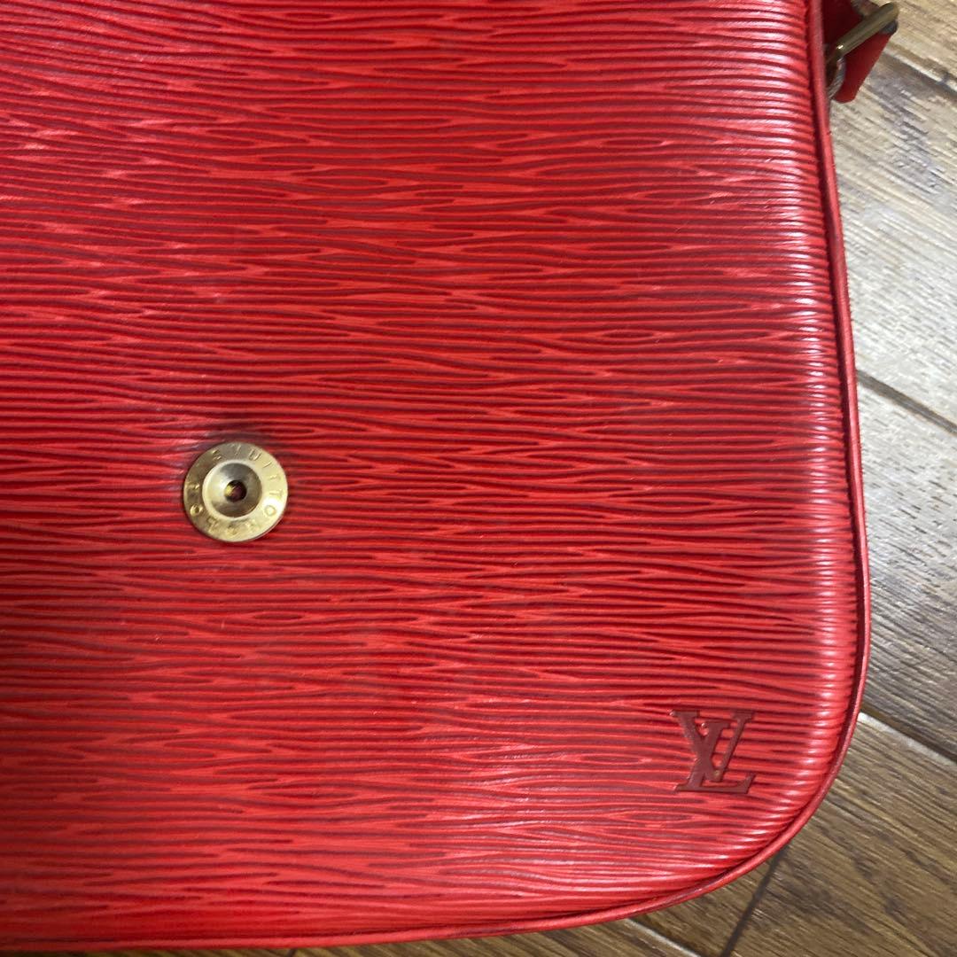 ルイヴィトン　エピ　ショルダーバッグ