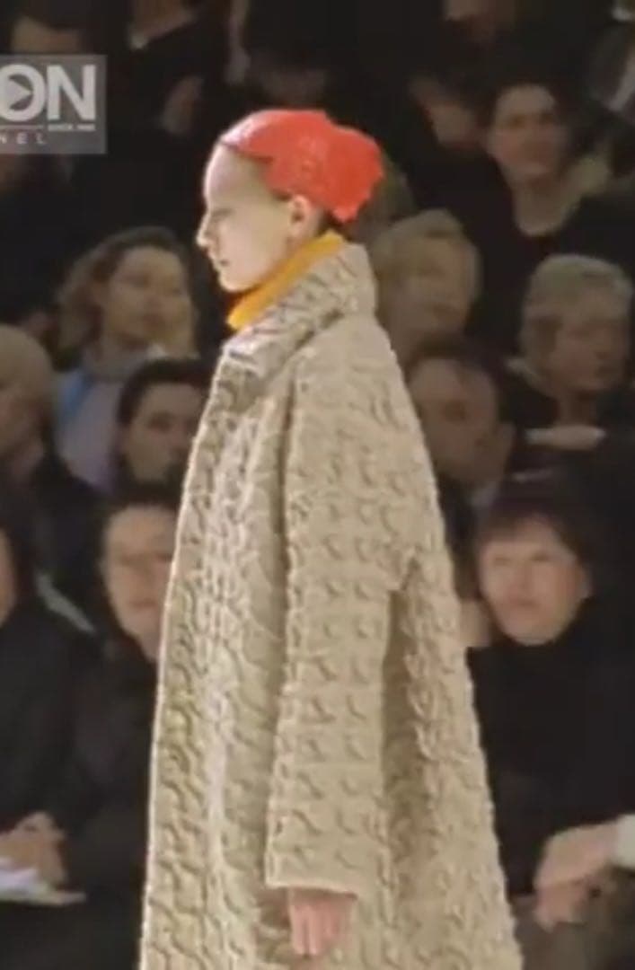 01aw ISSEY MIYAKE 立体刺繍 ウール縮絨コート ブラック