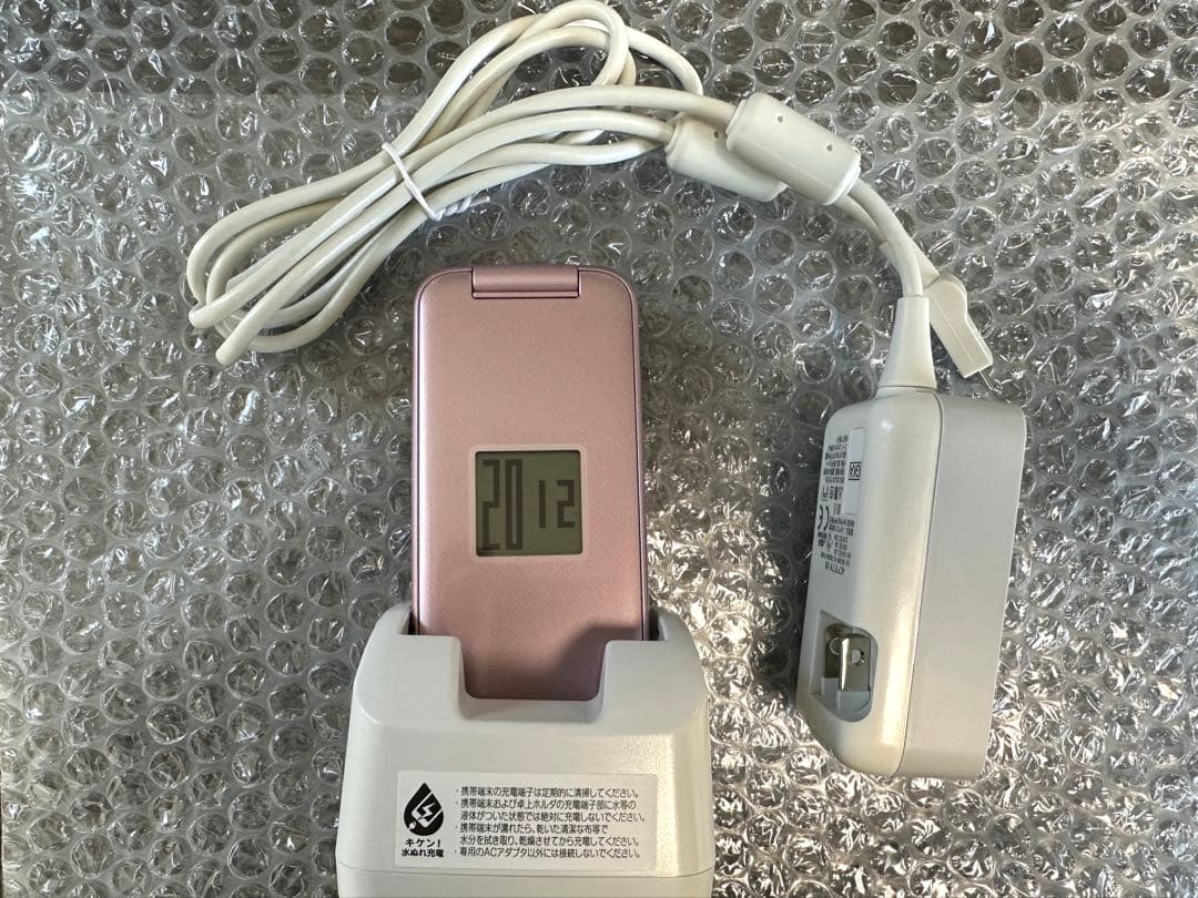 SIM解除済ドコモらくらくホン F-01M 純正充電器付き