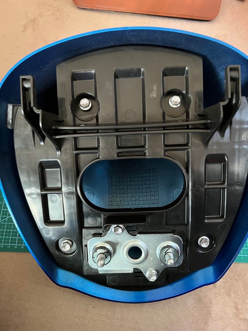 スズキ隼2型用　NEXRAYガーボンドライ シングルシートカバー