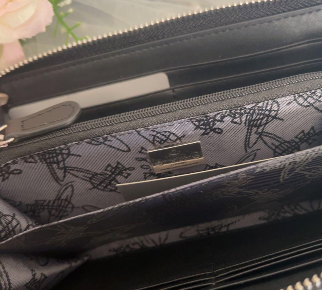 VivienneWestwoodエンボス加工 黒 長財布