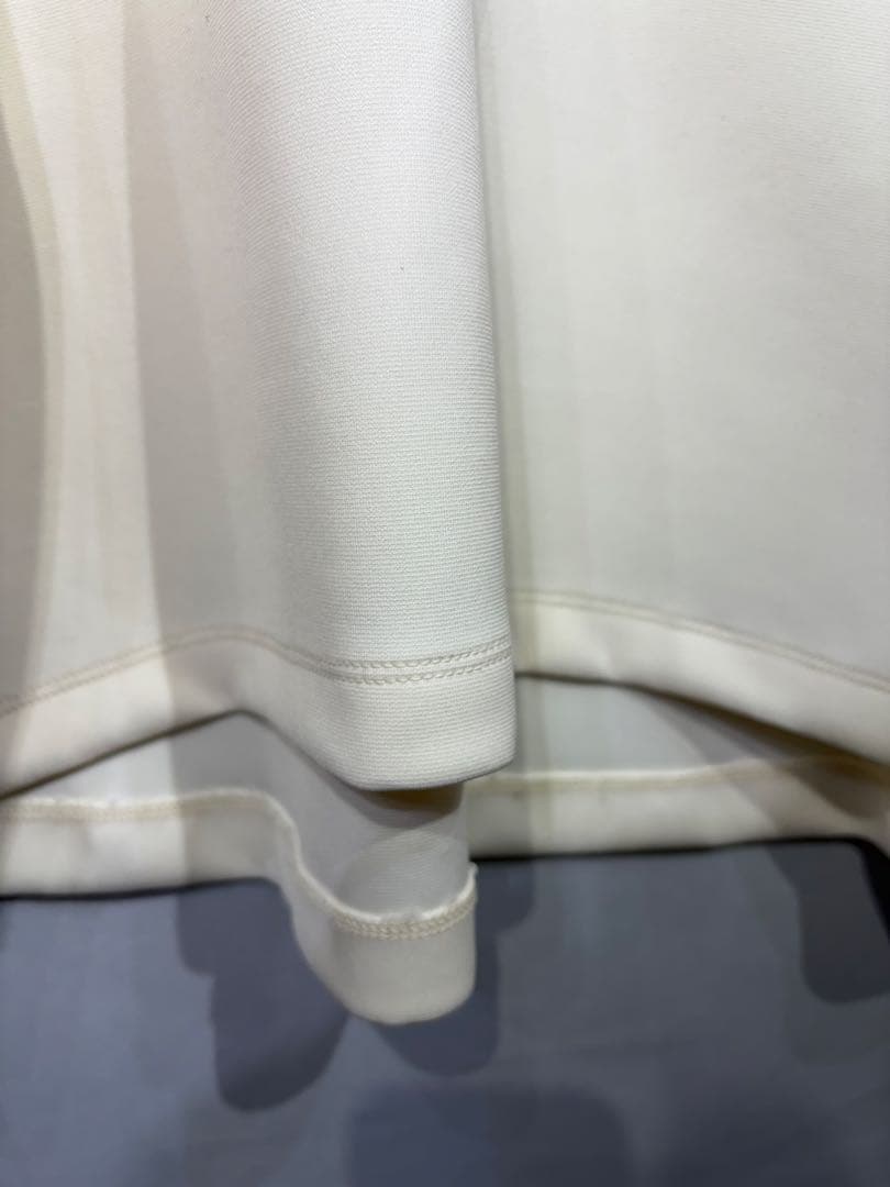 オフホワイトのボンディング