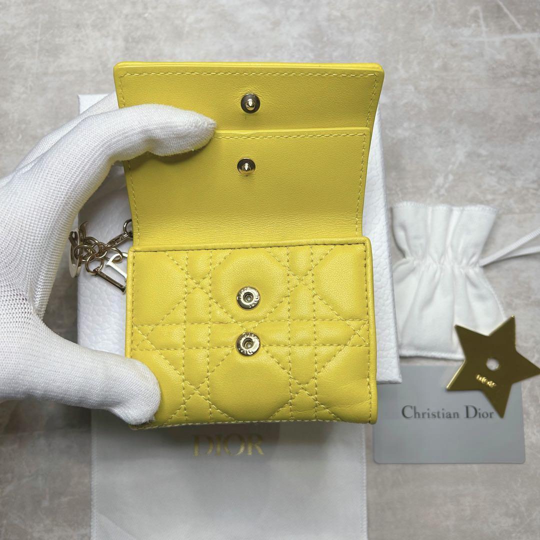 美品 ディオール イエロー キルティング 三つ折り 財布 ロゴ チャーム 人気