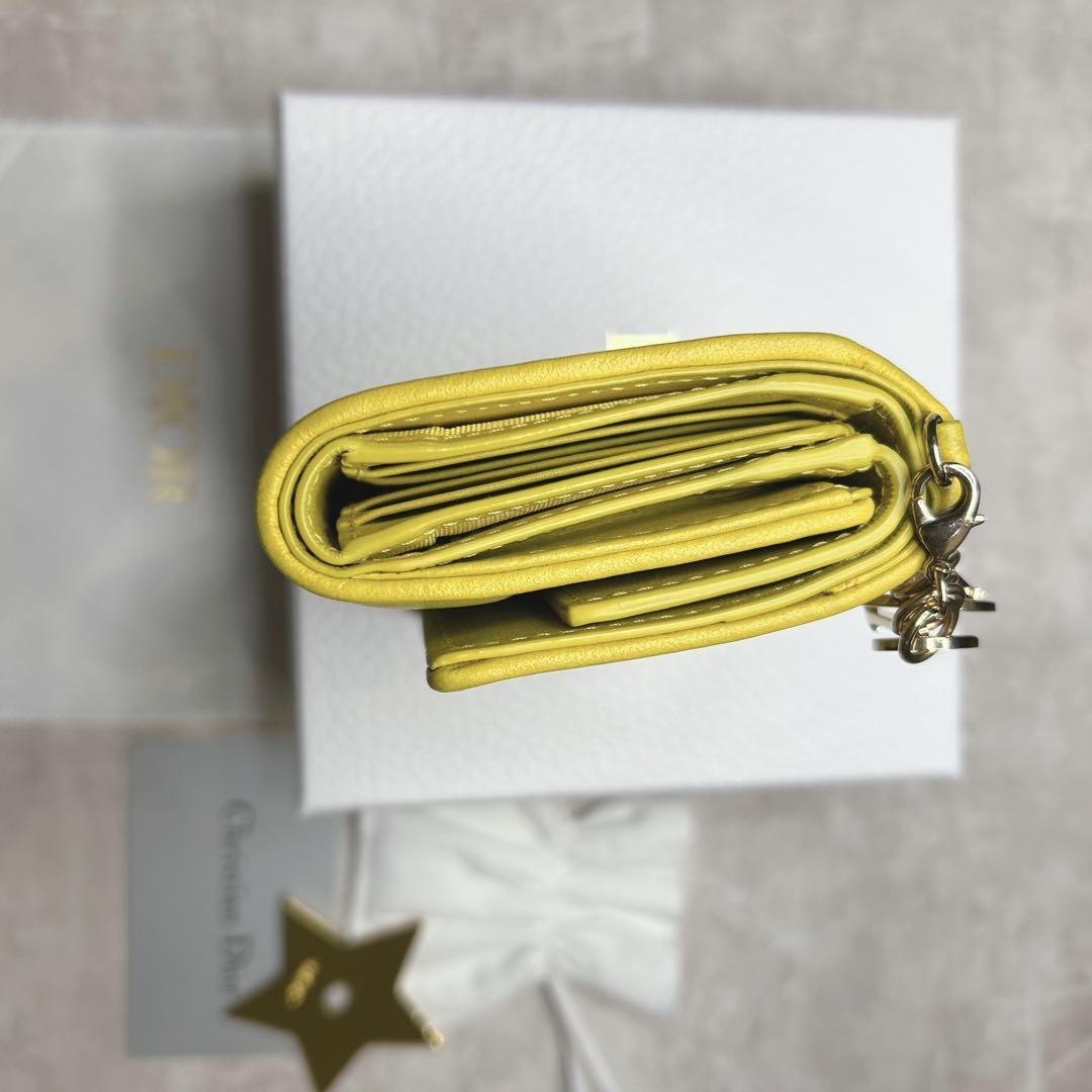 美品 ディオール イエロー キルティング 三つ折り 財布 ロゴ チャーム 人気