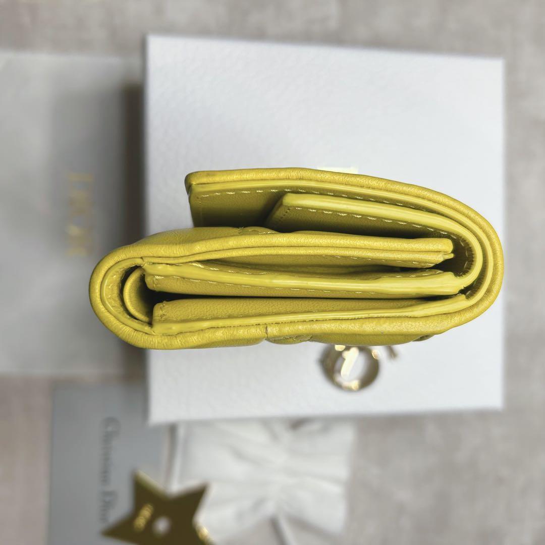 美品 ディオール イエロー キルティング 三つ折り 財布 ロゴ チャーム 人気