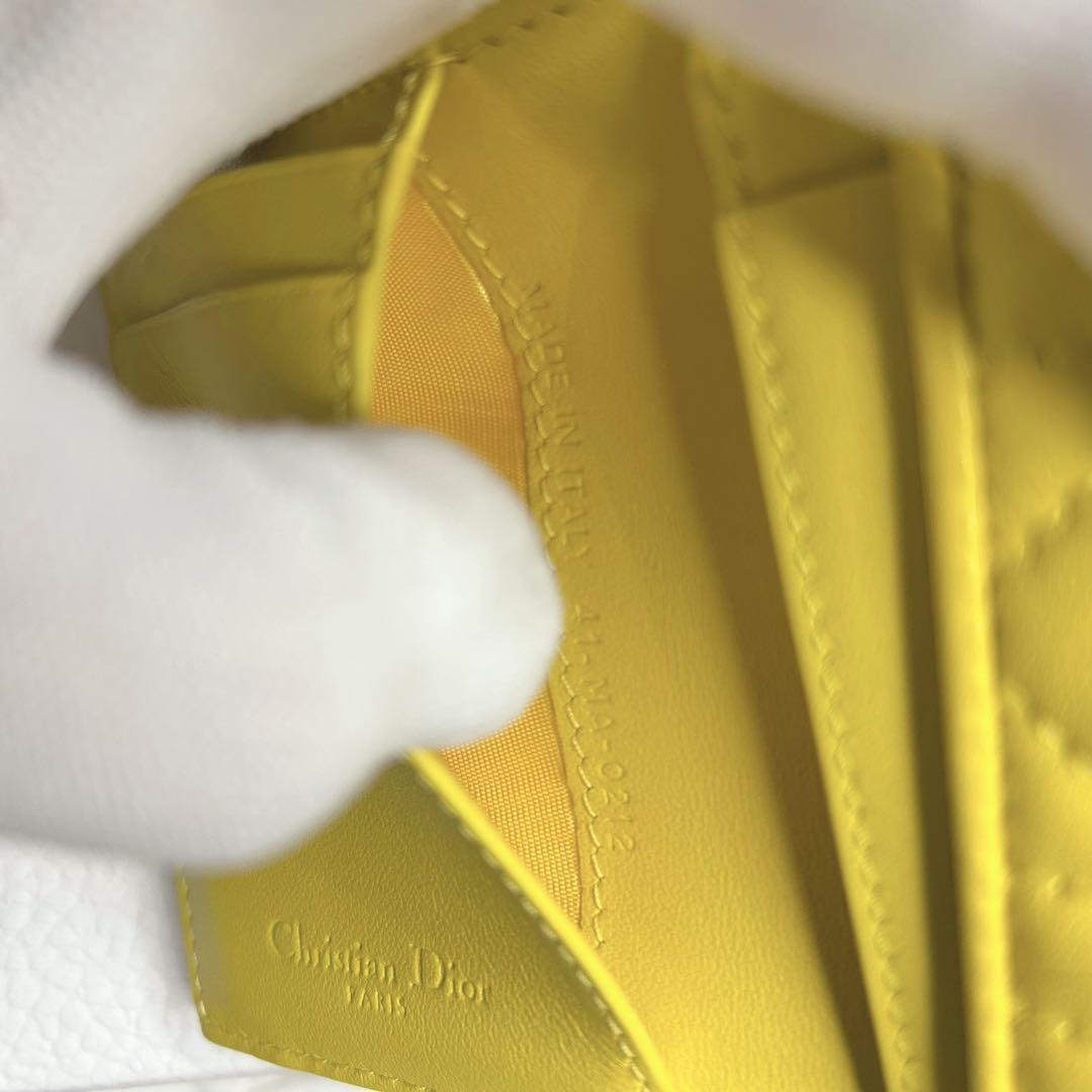 美品 ディオール イエロー キルティング 三つ折り 財布 ロゴ チャーム 人気