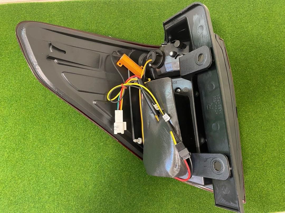 【クリスタルアイ（アルファード20系　テールランプ）】