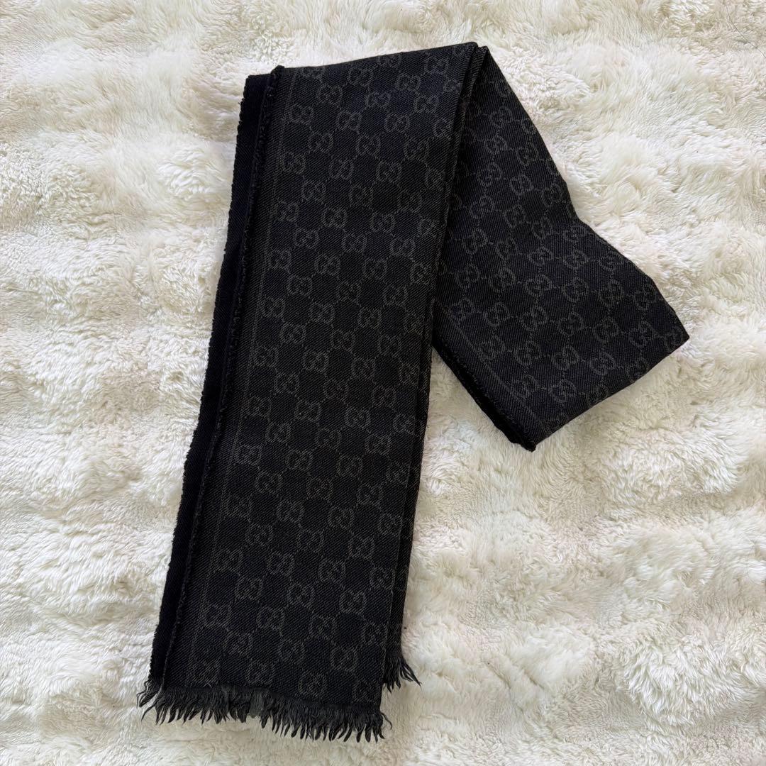 GUCCI マフラー　ブラック　ロゴマフラー