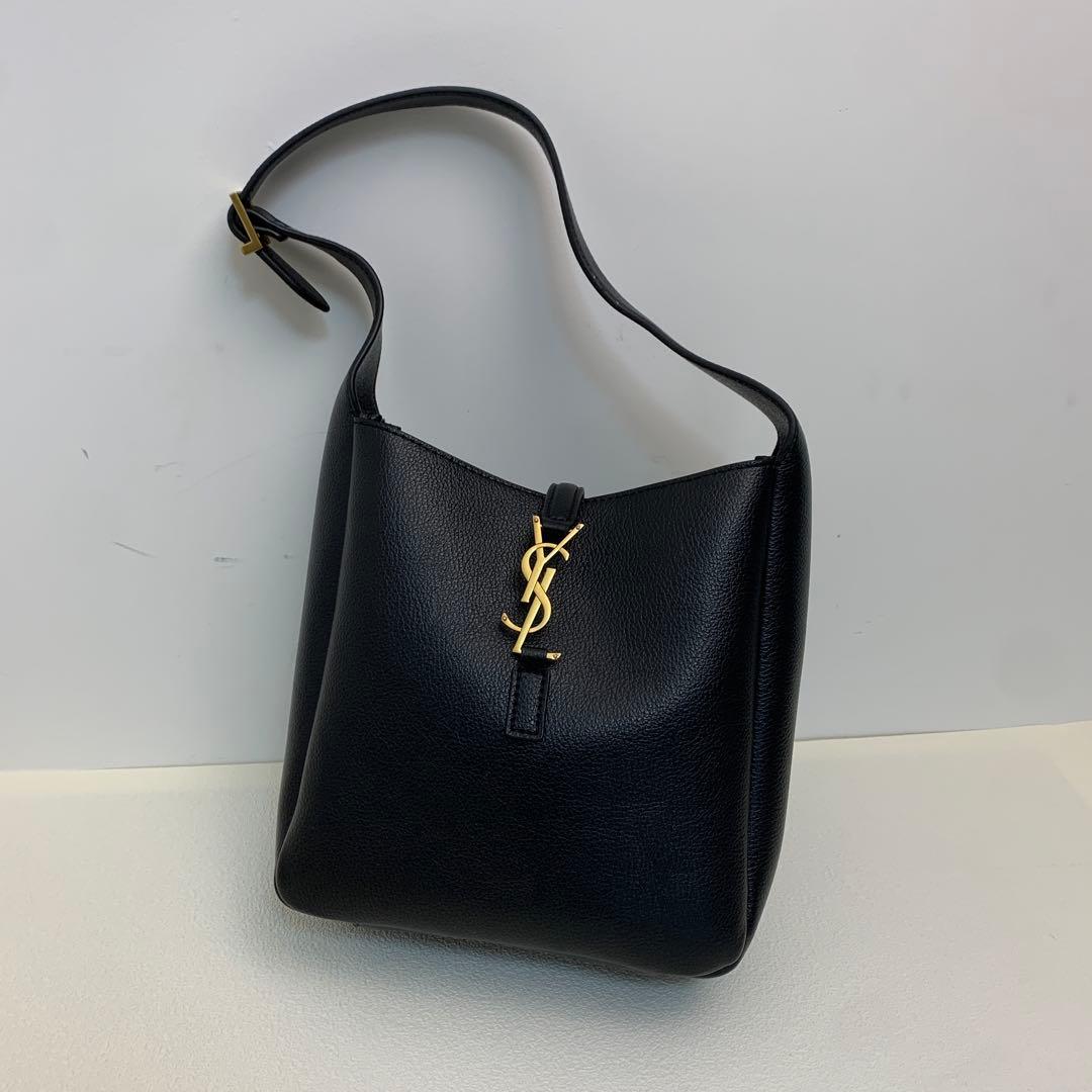 Yves Saint Laurent 黒 レザー ショルダーバッグ