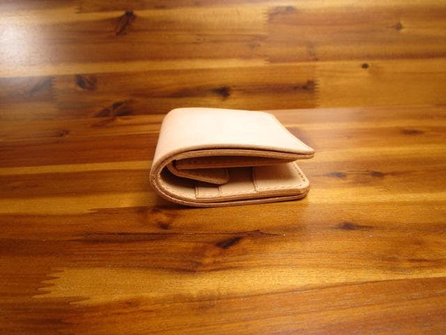 コンパクト財布 栃木レザー ナチュラル 生成りミニ財布 ミニマル 二つ折り