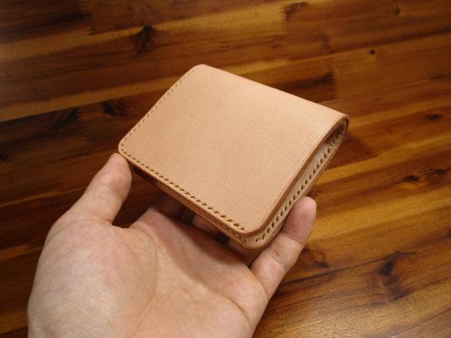 コンパクト財布 栃木レザー ナチュラル 生成りミニ財布 ミニマル 二つ折り