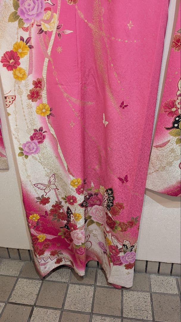 【美品】ピンク地に花や蝶の柄•振袖•Ｌサイズ