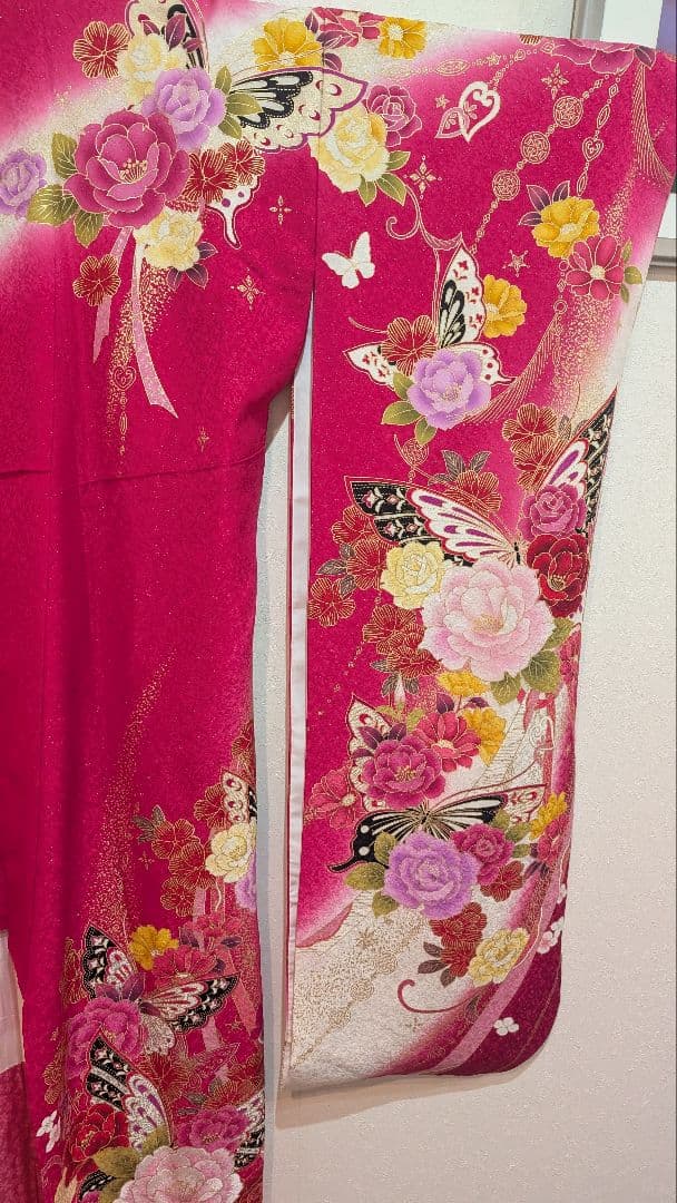 【美品】ピンク地に花や蝶の柄•振袖•Ｌサイズ