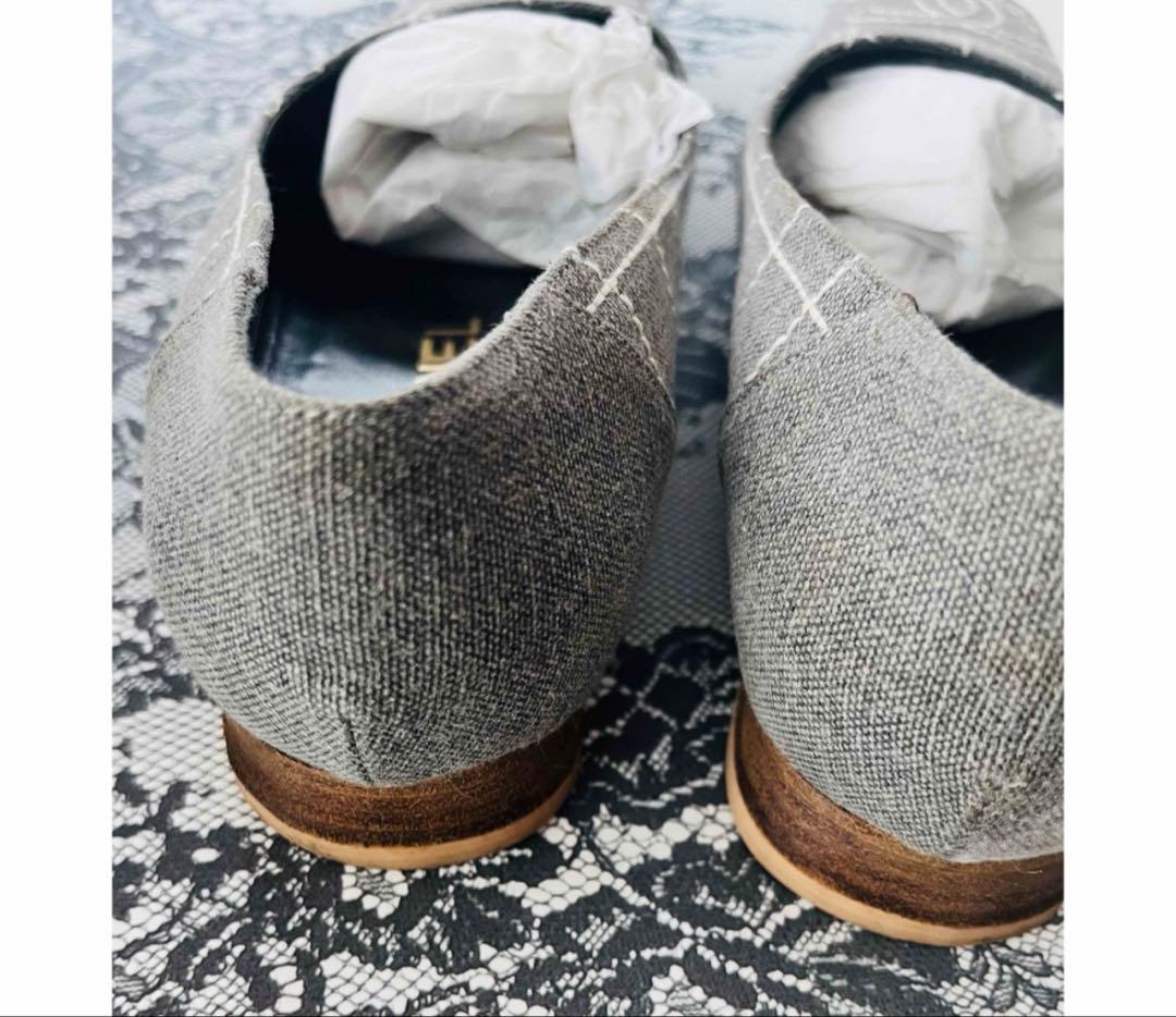 CHANEL グレー フラットシューズ