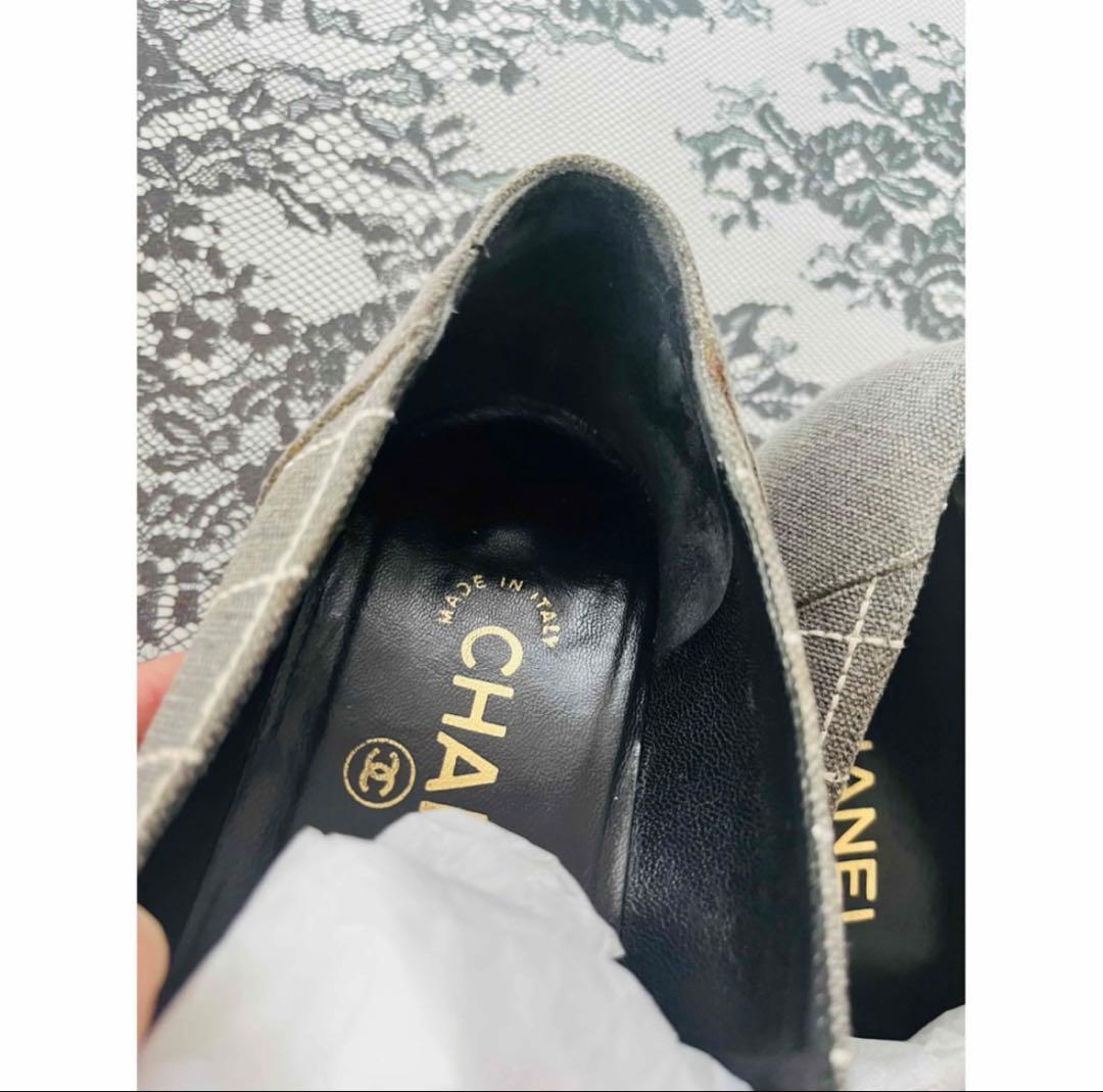 CHANEL グレー フラットシューズ