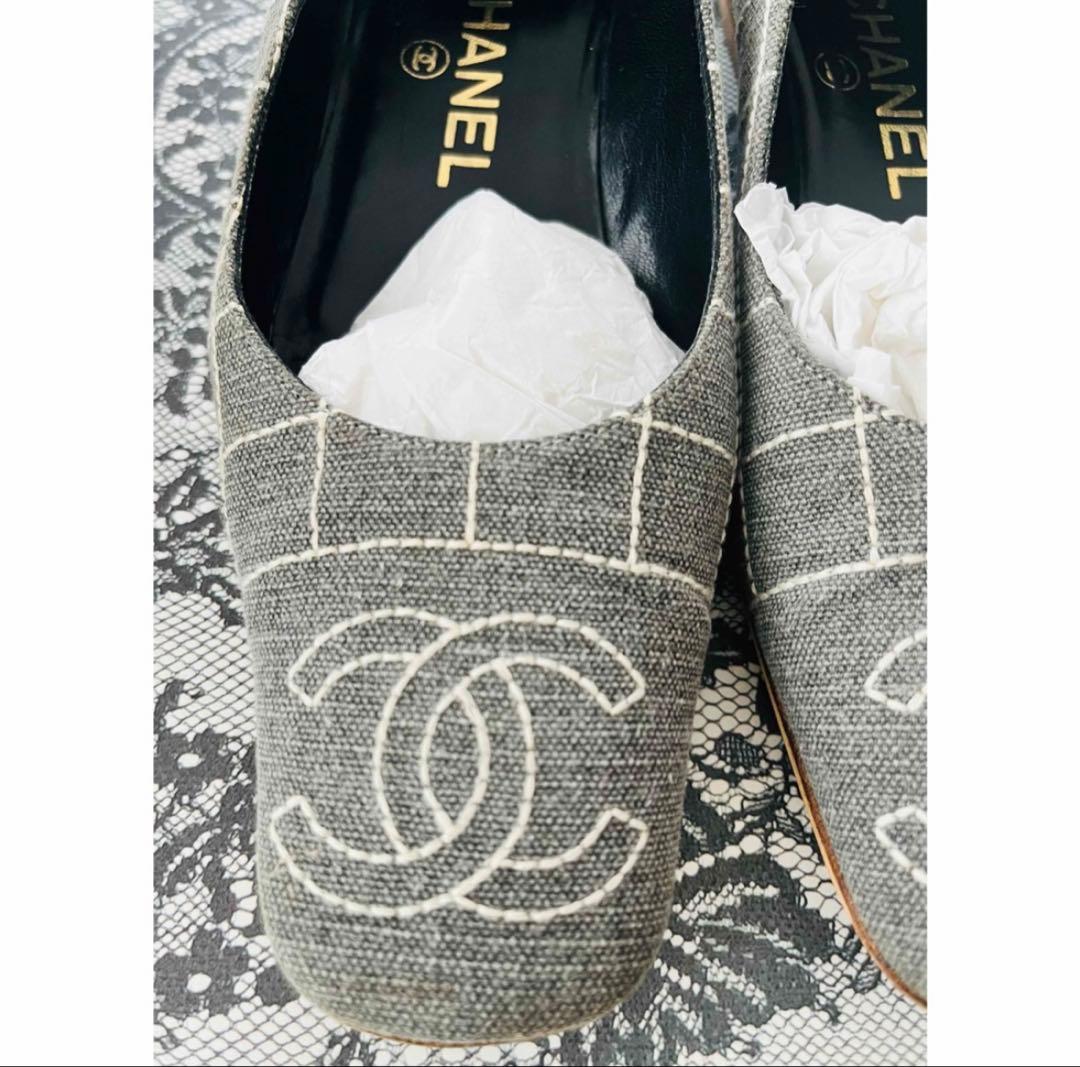 CHANEL グレー フラットシューズ