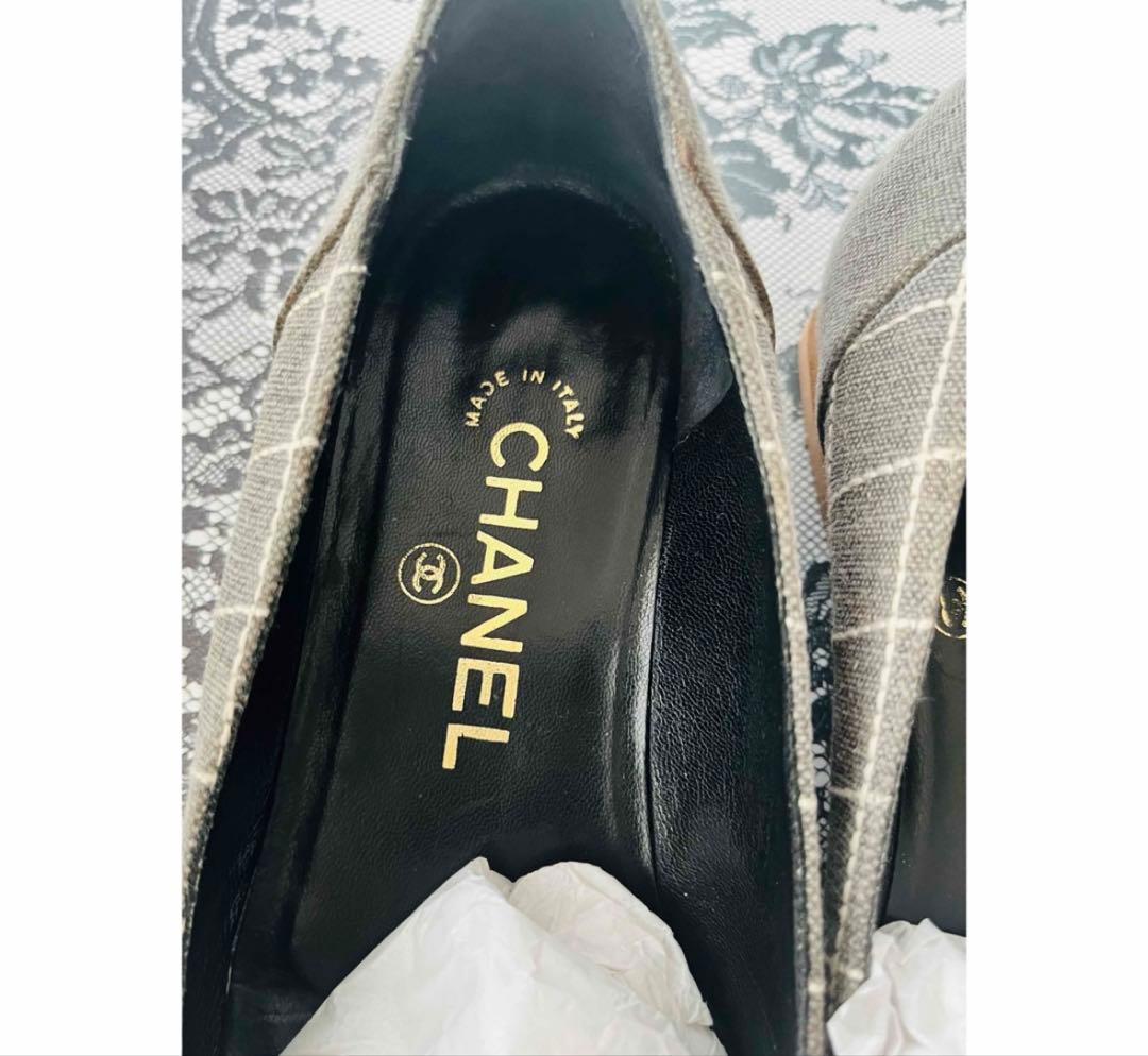 CHANEL グレー フラットシューズ