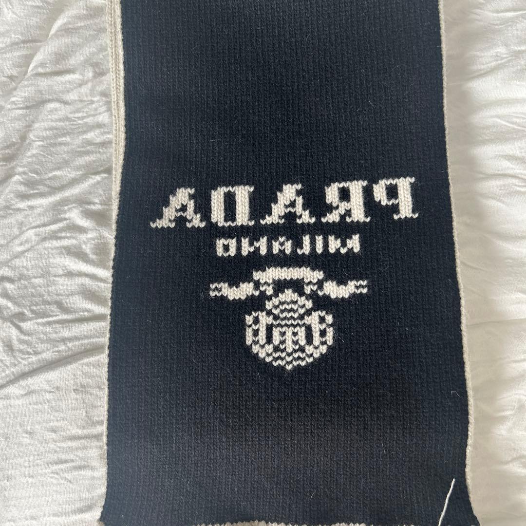 PRADA ロゴ入りマフラー グレー/ブラック