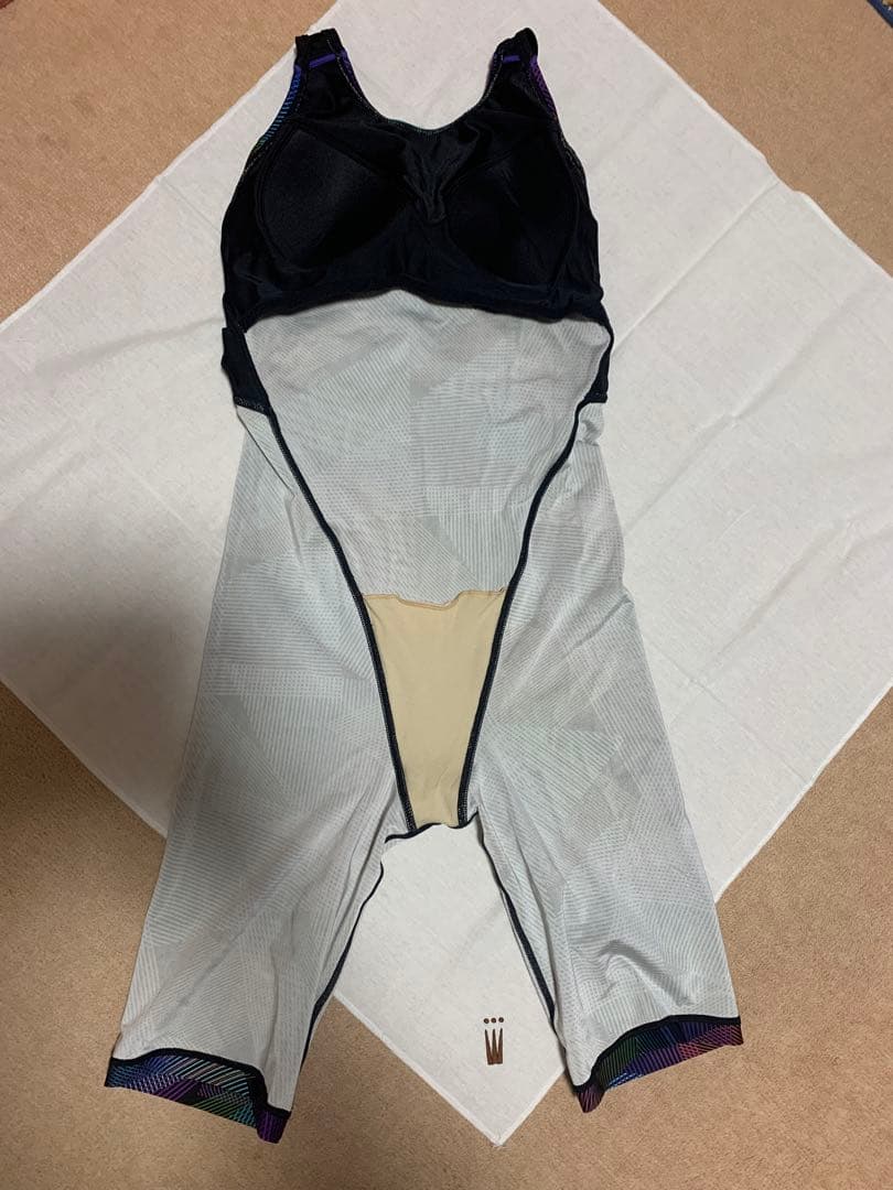 アリーナ　幾何学模様 マルチカラースイムスーツ　Lサイズ