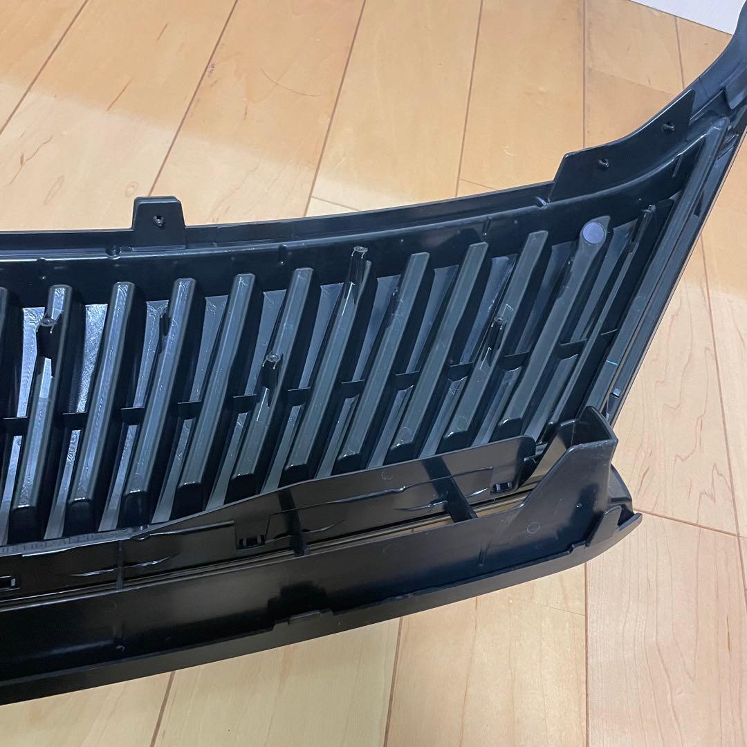 【菊】【未使用】【新車外し】60系ハリアー純正フロントグリル