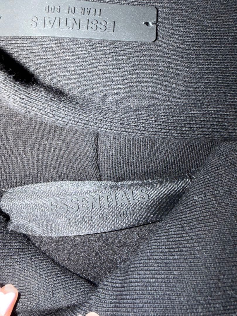 ESSENTIALS FEAR OF GOD ブラックパーカー